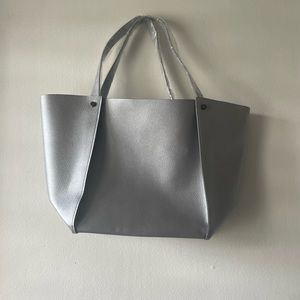 2 tote bags, 1 for 15, 2 for 25